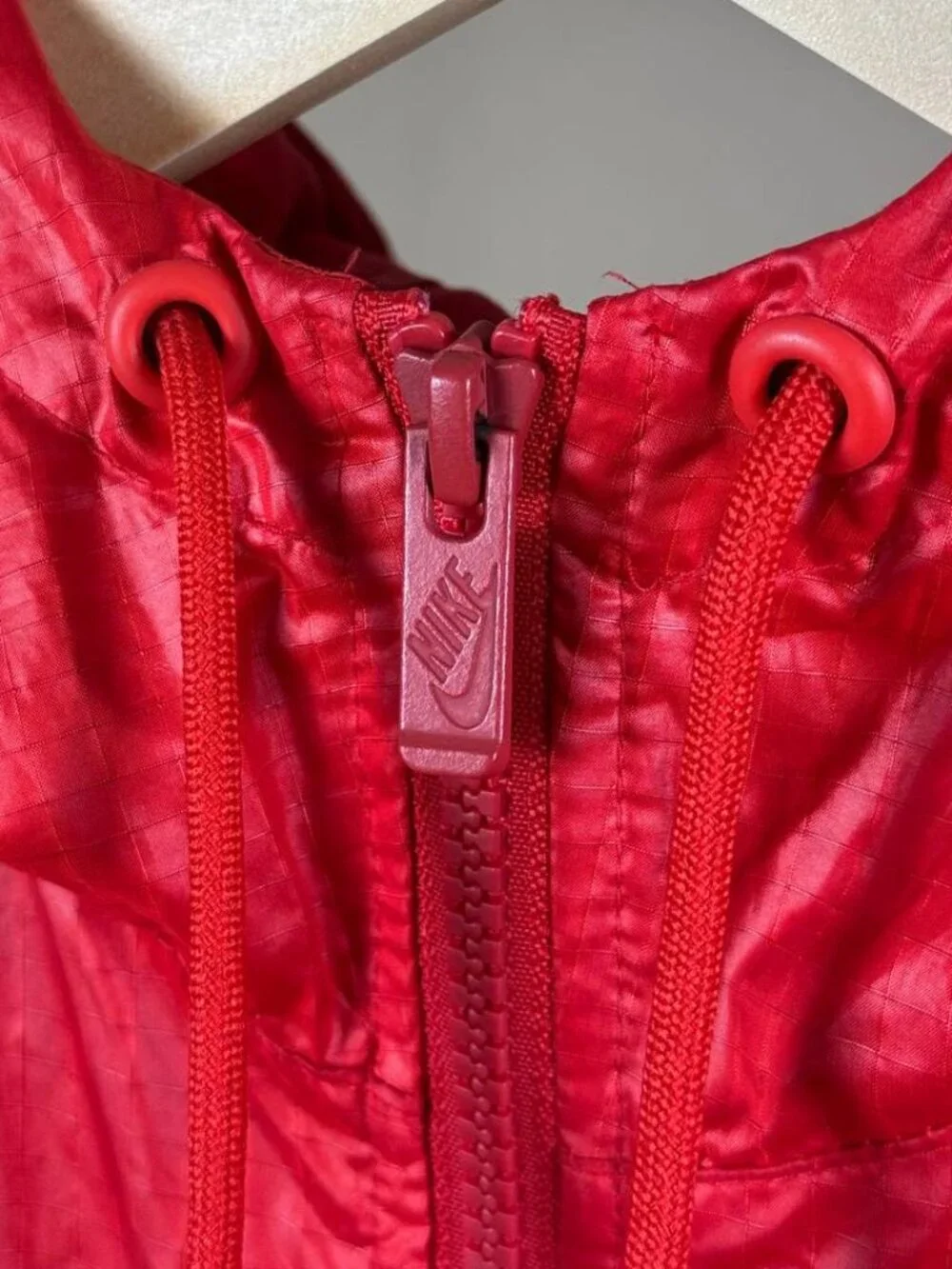 Nike CJSAA 2017 Red Black Hooded Windbreaker Jacket Women’s Size Small - Picture 5 of 14